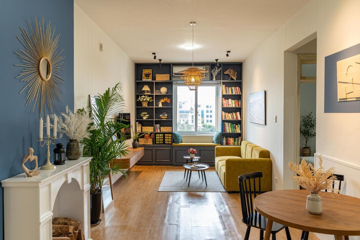 Spacious 2BR w/ 2 bathrooms & elevator @ downtown