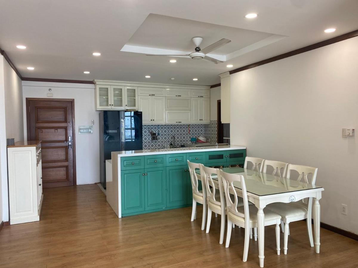 Spacious Apartment with 3-bedroom in District 7