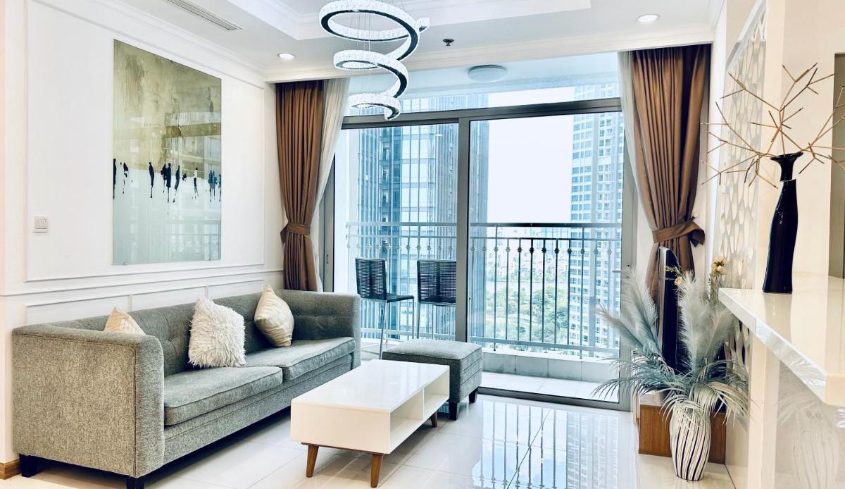 Spacious apartment with a view of Landmark 81