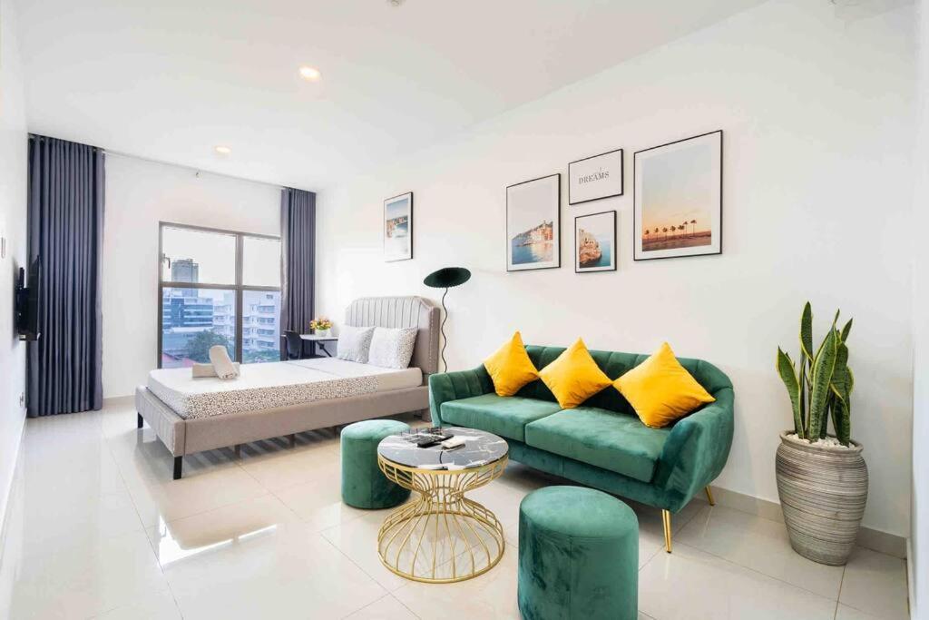 Spacious Studio-Saigon Royal-Hana Aprt-625