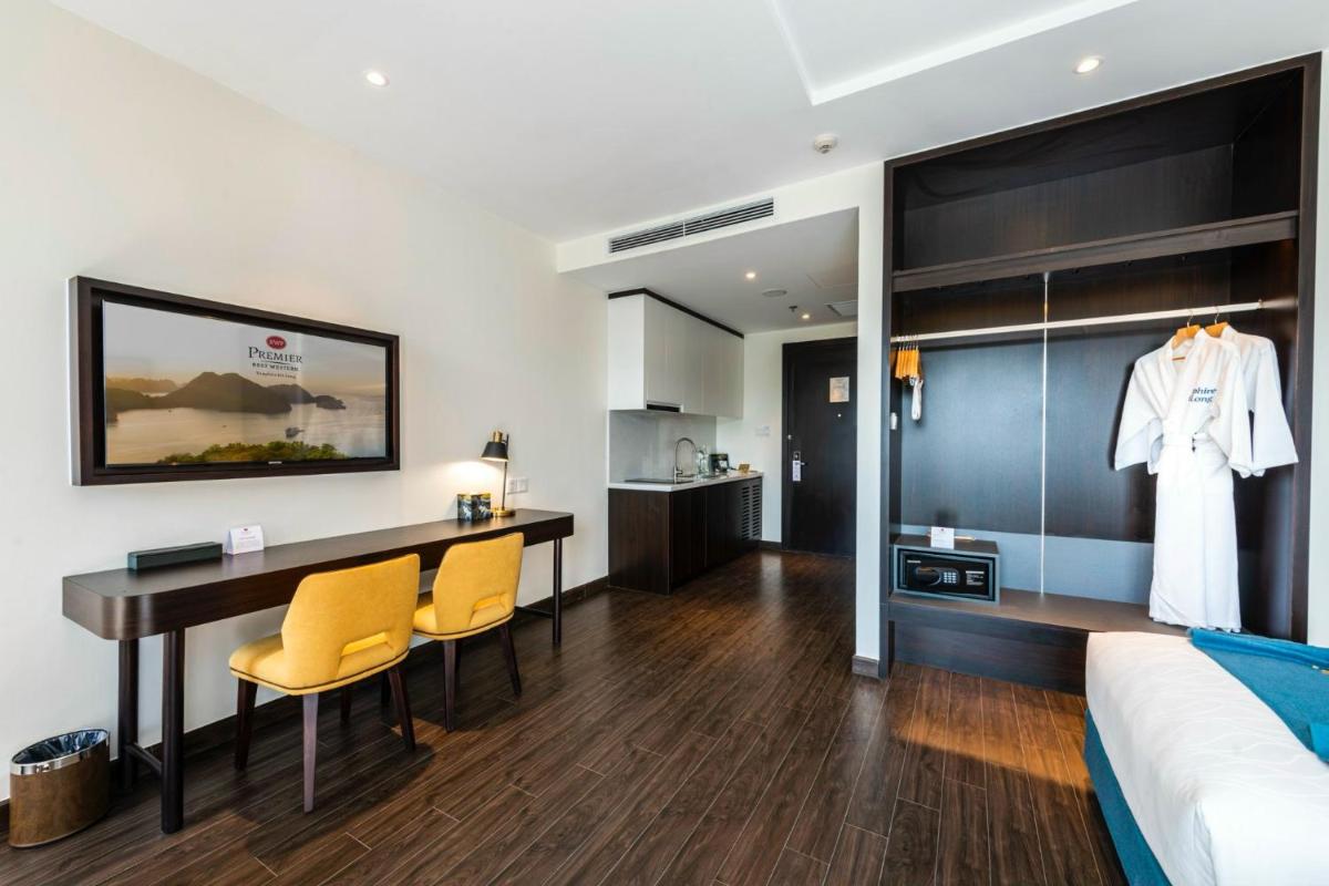 Studio view biển Hạ Long