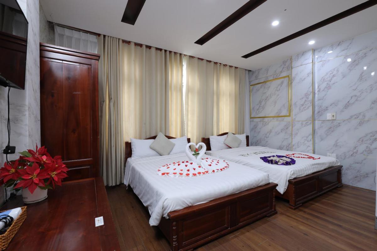 T Y Hotel