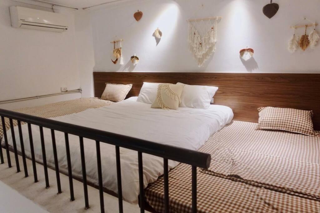 Terra House in Old Quarter - Church - Night Market