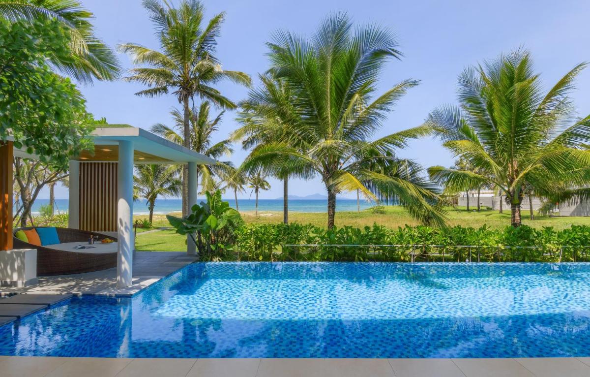 The Five Villas 8 Bedrooms Beachfront - K3