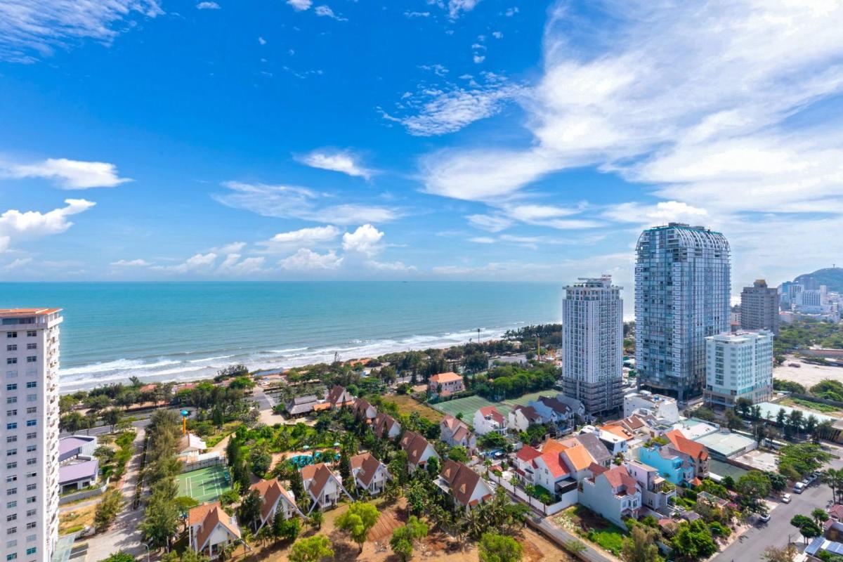 The Song Vung Tau Near Beach by Hoang Gia
