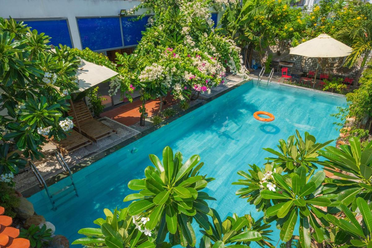 Yellow Daisy Villa